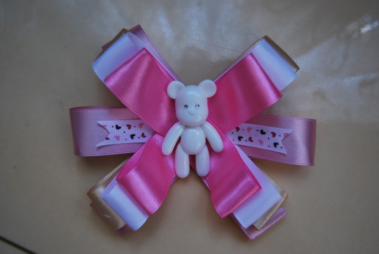 Вот такие чудесные заколочки и резиночки могу изготовить для ваших принцесс!