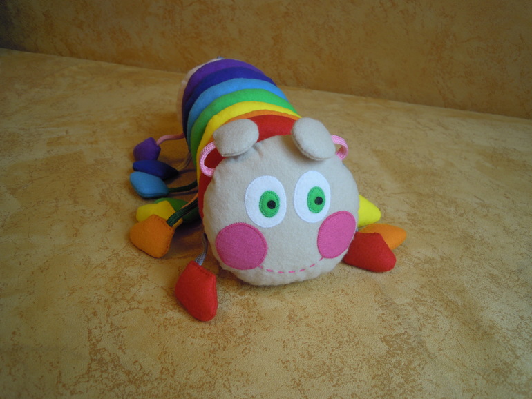 Радужная гусеничка!