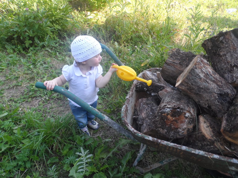 Сегодня прокололи ушки. Ожидание было страшнее реальности.