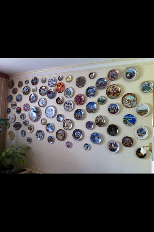 Тарелочки из разных стран и городов.