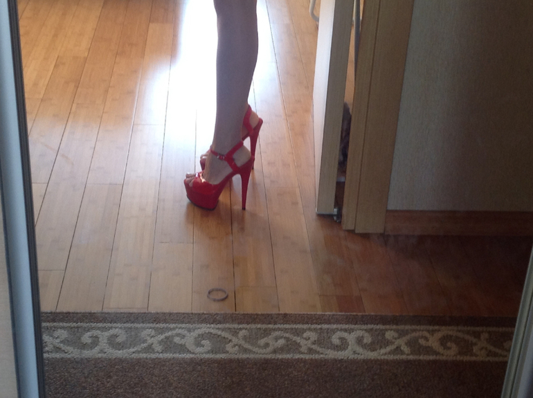 Кто сказал, что нельзя с обувью ложится в постель???