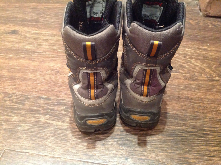 Обувь б/у для мальчика и девочки,размеры разные;почта