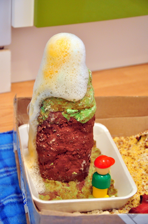 Домашнее извержение вулкана + тактильная саввана.