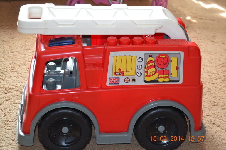 Пожарная машина Mega Bloks+игрушки-конструкторы 600 р.