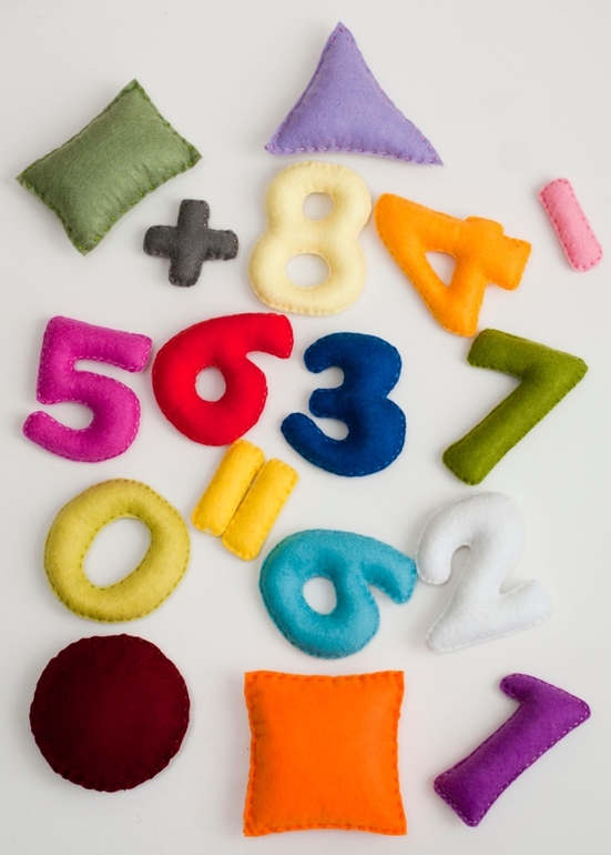 Буквы, игрушки, елки и другое