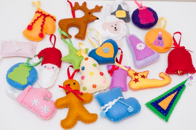 Буквы, игрушки, елки и другое