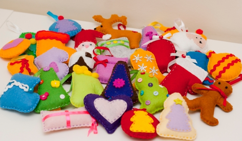 Буквы, игрушки, елки и другое