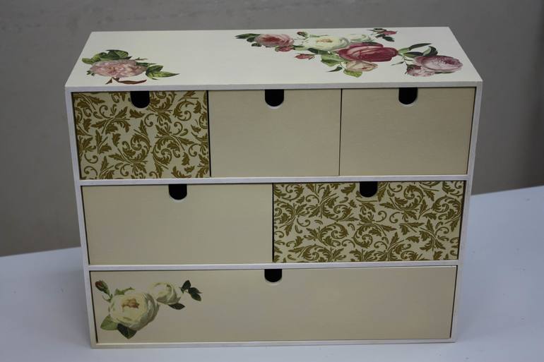 Приступила к заказу на мини-комодик. Серия 8