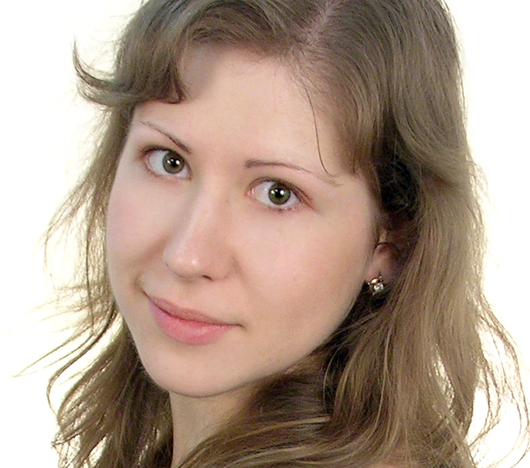 Девочки бывают разные, черные, белые, красные...