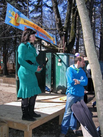 Девочки бывают разные, черные, белые, красные...