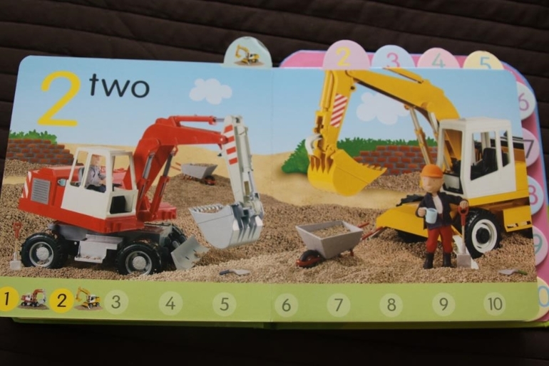 Знакомимся с Профессиями в 2.2 года