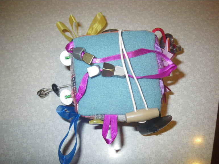 Нашились из клетки подарочки...