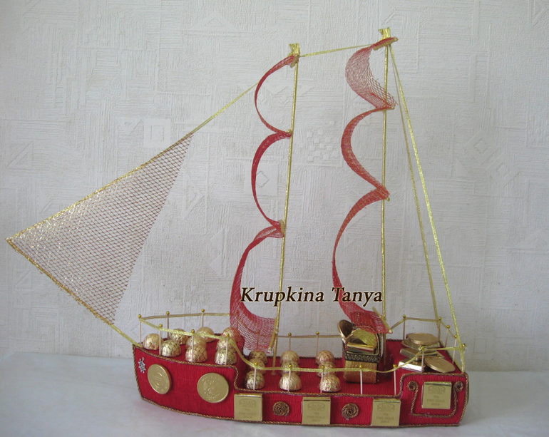 Очередной кораблик.