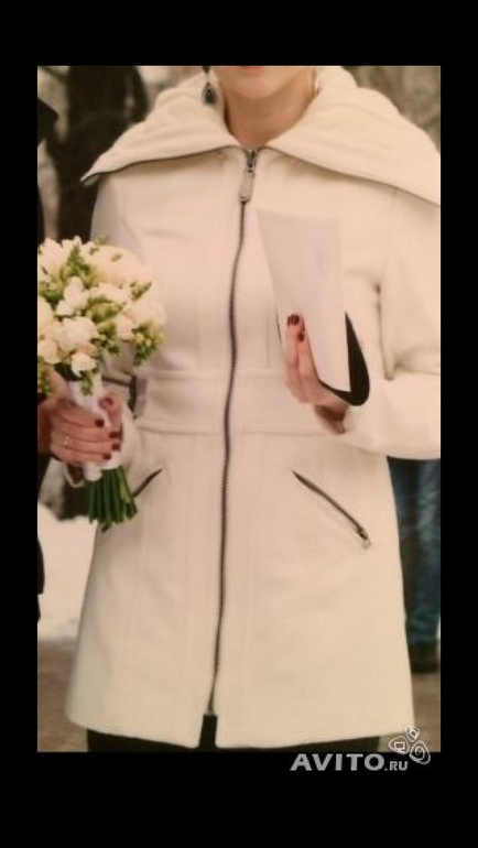 Кремовое пальто