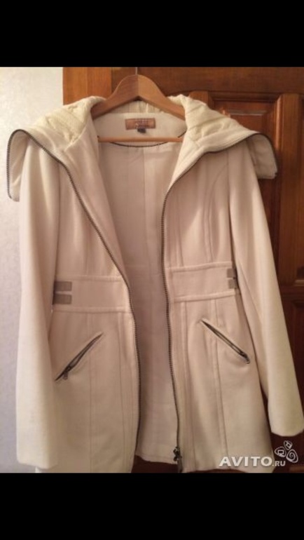 Кремовое пальто