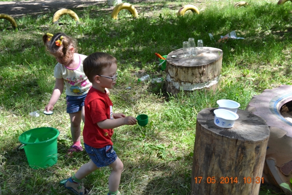 Игры на улице. Домик для фей