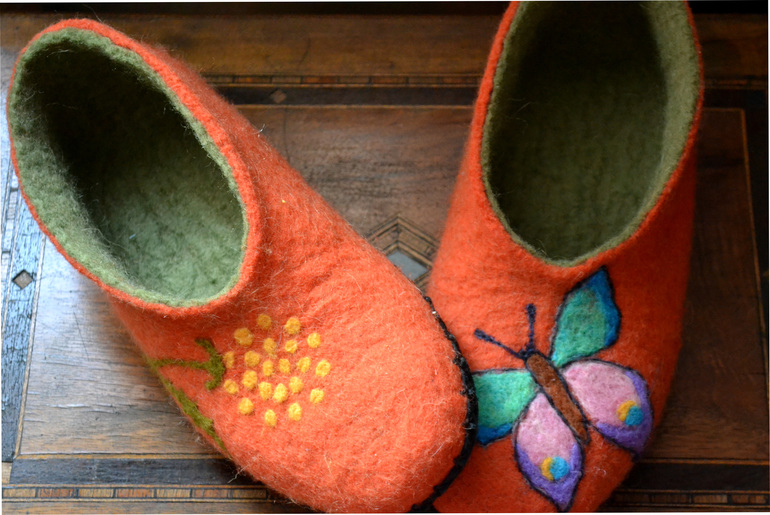 На валялось, на ваялось))