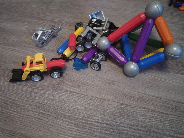 Наши игрушки от года и восьми весяцев и до....