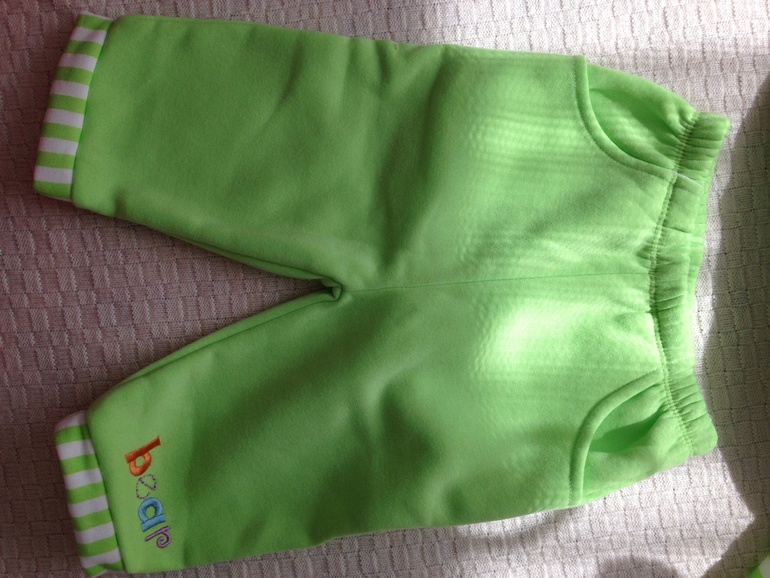 Костюм спортивный новый 9-12 мес. 450 руб