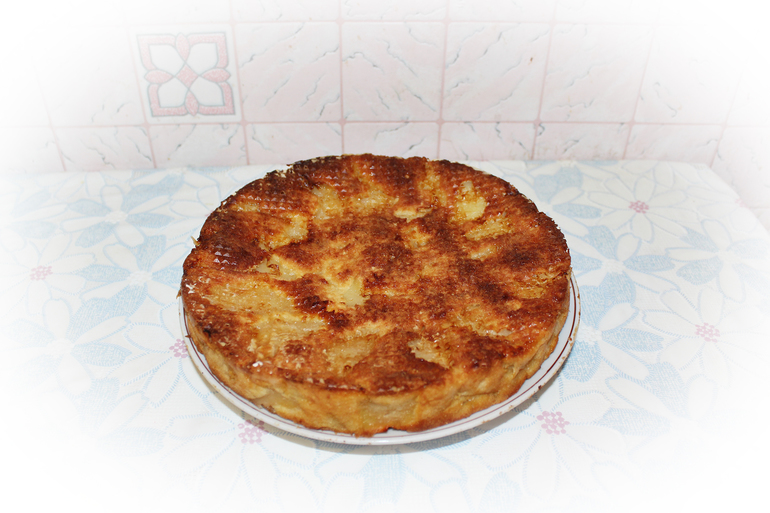 Яблочная шарлотка