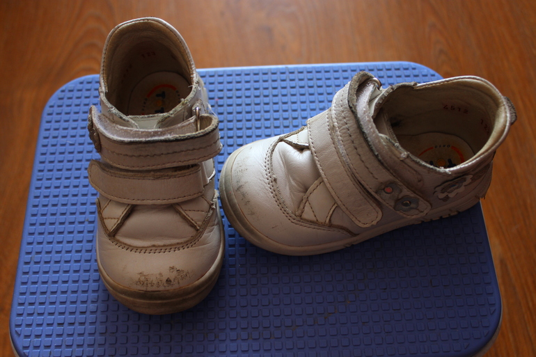 На девочку и мальчика от 18 д0 22 р-ра. Б\у и есть новые.Обновила 15.04.