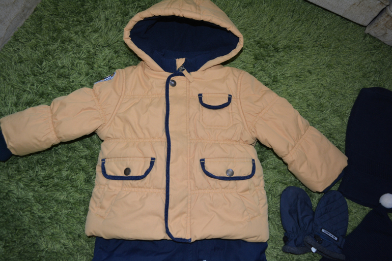 Комплект Mothercare+шапка Kerry+шлем+варежки на 1-1,5 года. Состояние отличное! Все за 2800.
