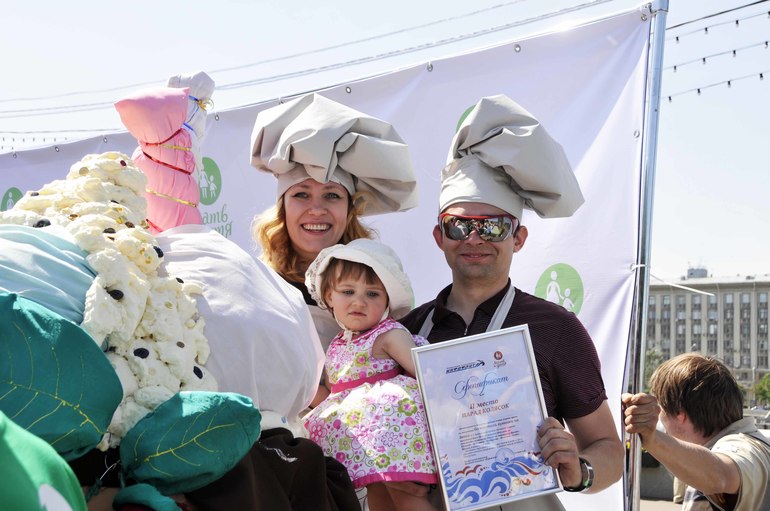 День защиты детей в Парке Горького. Парад колясок.