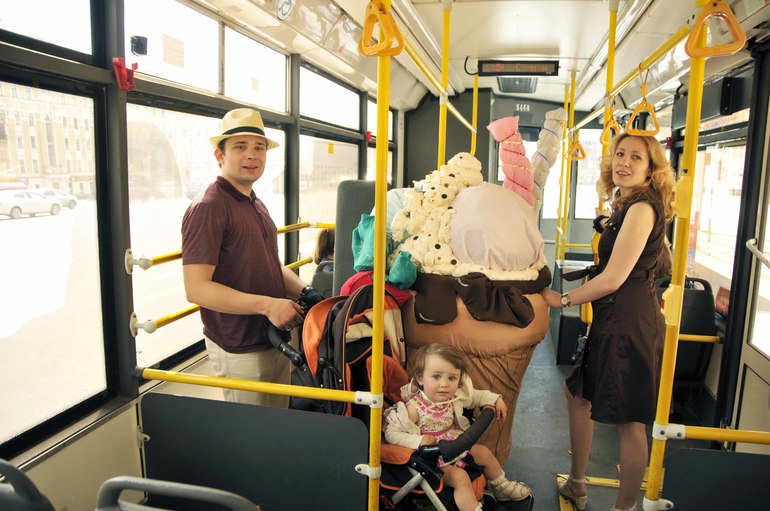 День защиты детей в Парке Горького. Парад колясок.