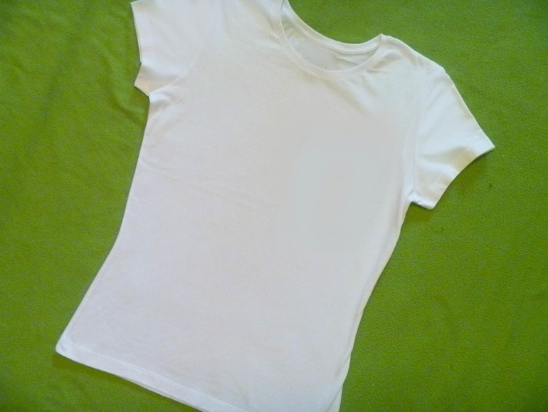 Заберите коробку футболок!