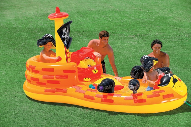 Intex пиратский корабль