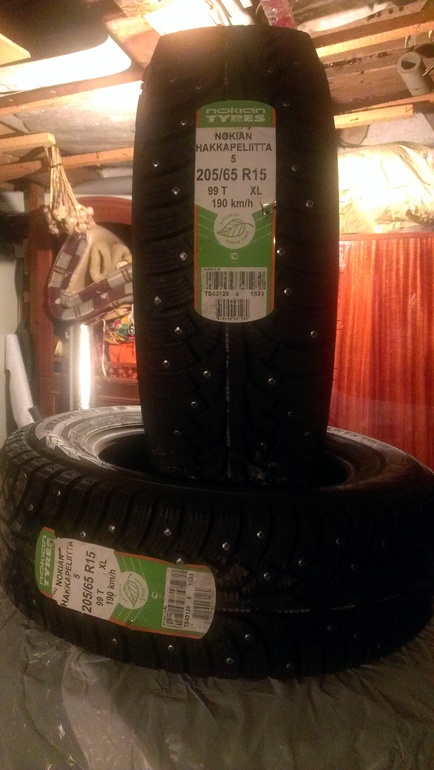продаю две шины Nokian Hakkapelita 5. 205/65 R15