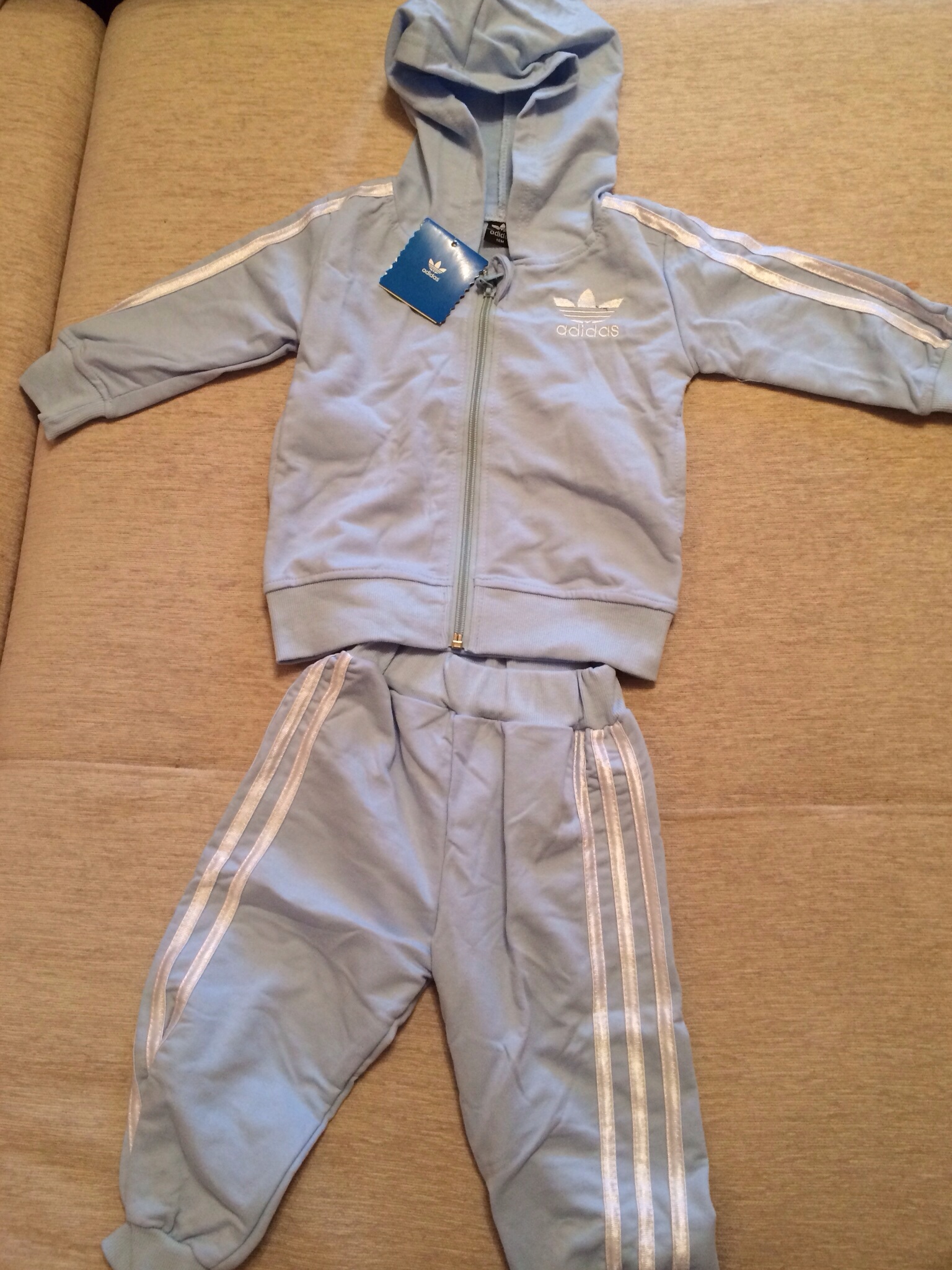 Небольшой хваст одежды для мальчика