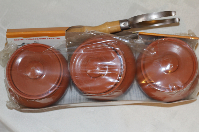 Вятская керамика. Набор горшков (3 шт) с ухватом. 2 Кокотницы.