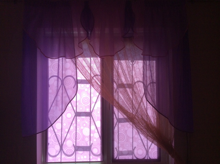 Ролл шторы и что еще? Чтобы окно смотрелось красиво