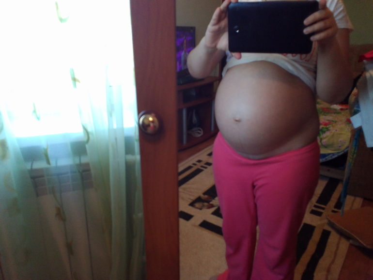 Тянет живот 28 неделя. Живот на 28 неделе беременности у первородящих. Животик и в 28 недель. Шевеления на 28 неделе беременности.
