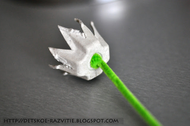 Цветы из коробки от яиц