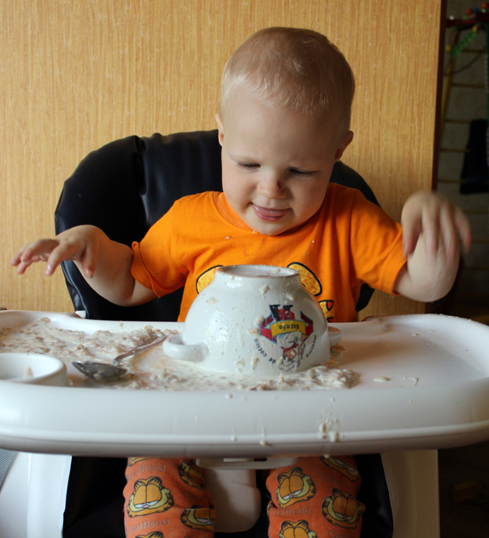 Как ест Мирос в свои 1,5-1,6