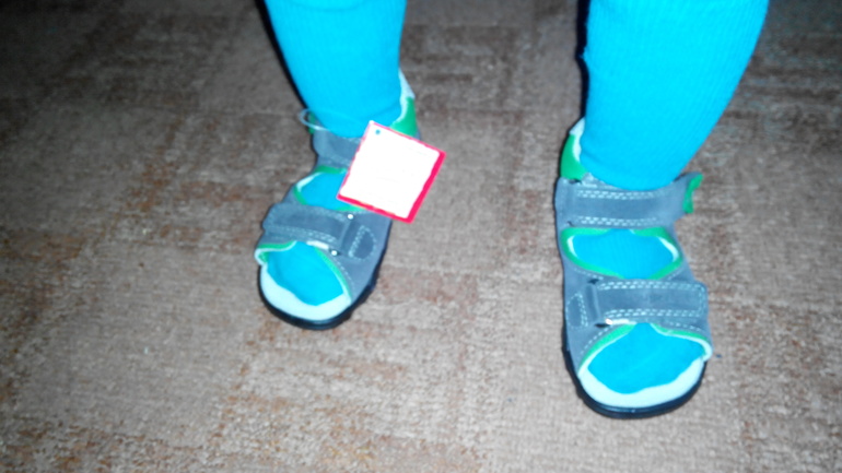 как раз или велики сандалии?