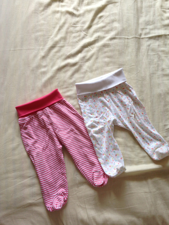 Много одежды для девочек 68-80 р-р. Вещи парные. Обувь -17-20 р-р - не парная. Рюкзаки переноски-кенгуру.