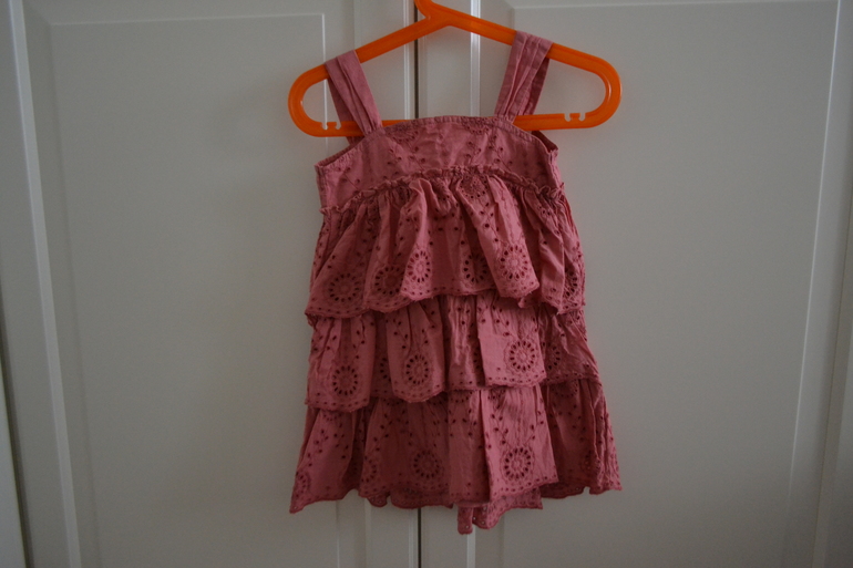 Платья, сарафаны, брюки: Next, Зара, Carters, Oshkosh на 9-18 м.