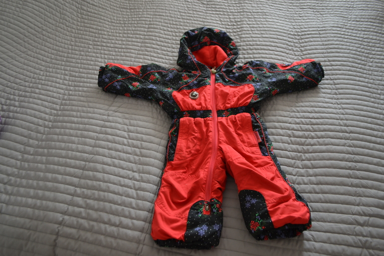 Продаю толстовки Gap 18-24м., весенние красивые комбинезоны Columbia и Obermeyer на 2 года