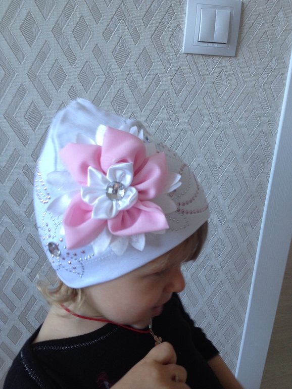 Весенние шапочки 400 рублей