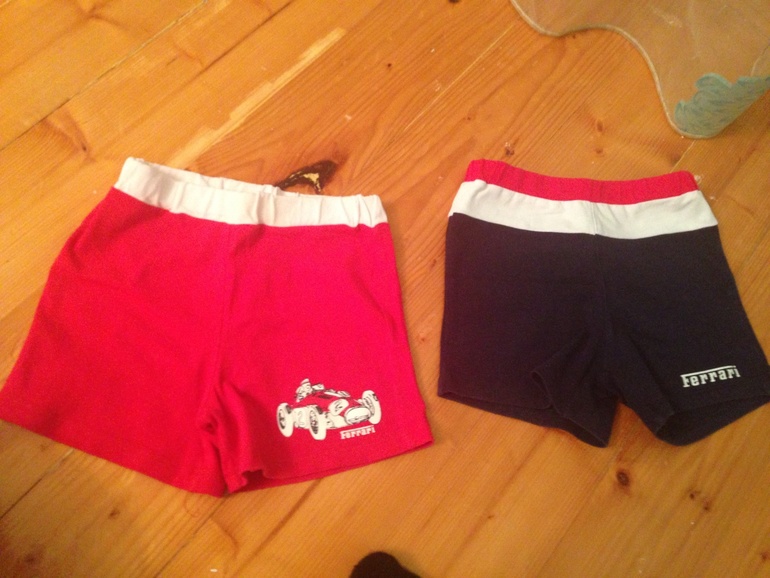 Шортики Ferrari красные 18-24 мес;синии 24-36 ..1300р