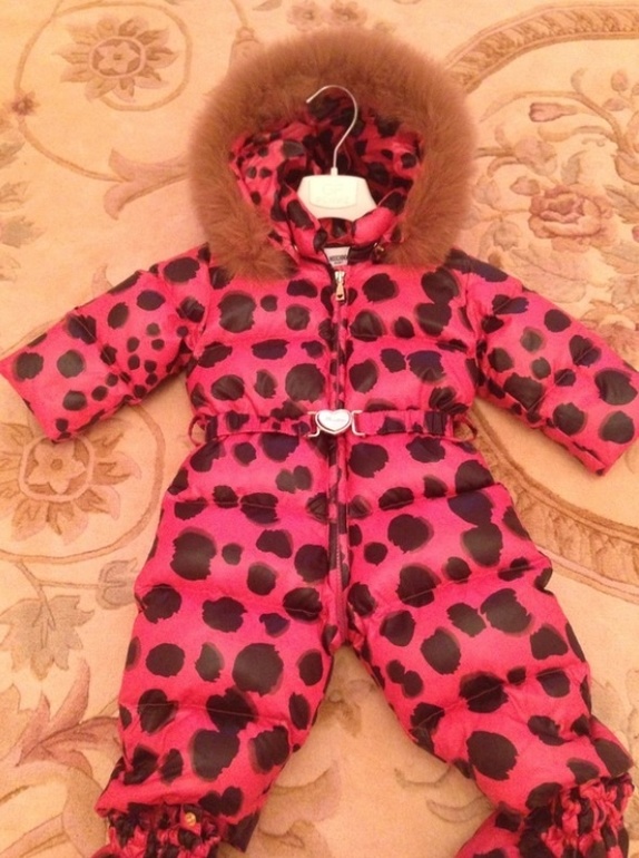 Комбинезон Moschino 9-12 мес,в отличном состояние!!!!!!!цена 3500 т