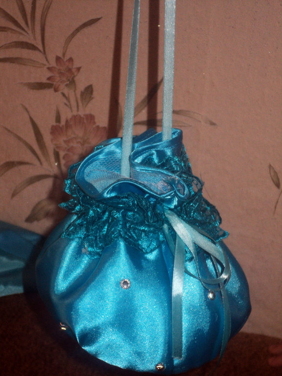 Продаю шикарное платье + болеро + сумочка + шляпка= 2500р.