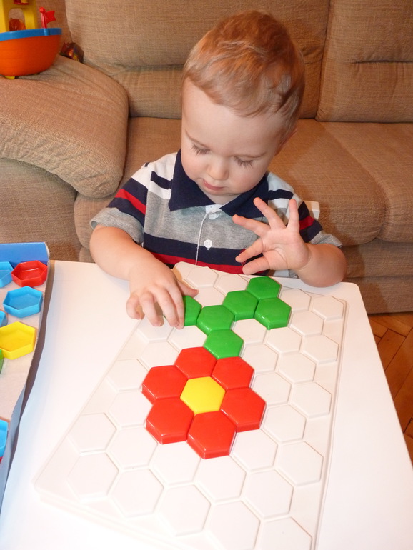 Что Кирюшка умеет к своим 1,5 годам :)