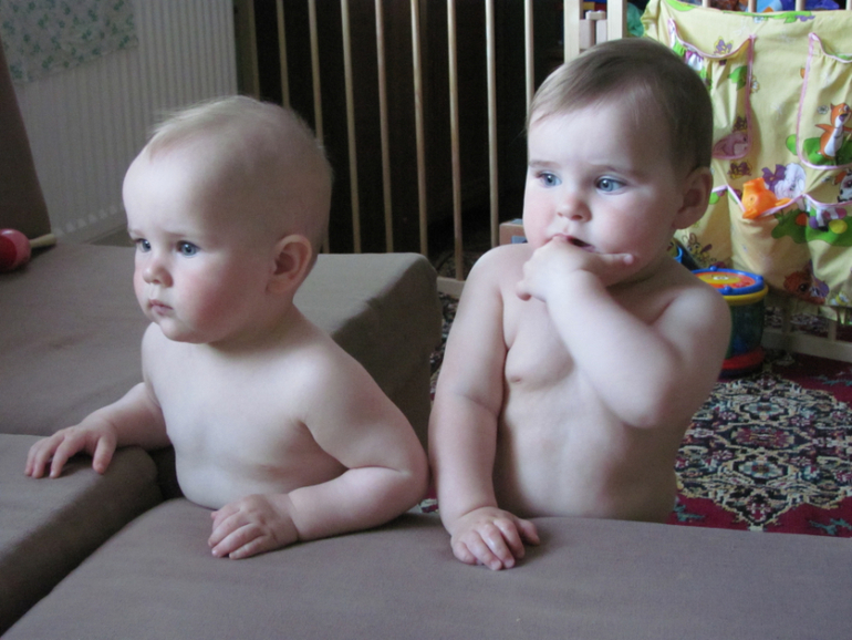 Двойнецам 10 месяцев и 1 день