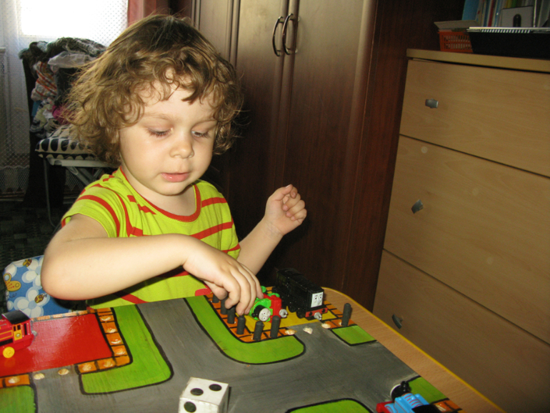 Играем в гаражи и ежиков