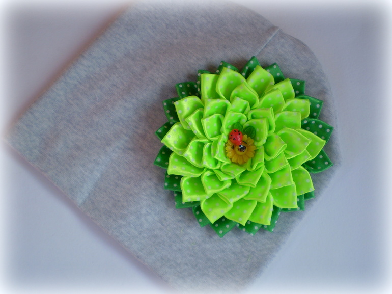 Покажу еще несколько новых шапочек...