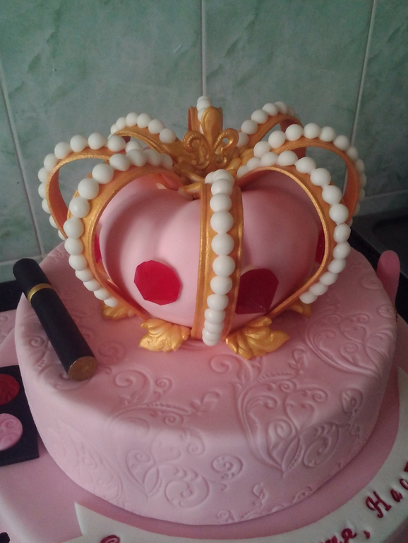 С короной на 18-летие